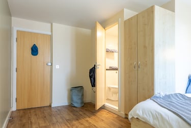 Gold En Suite at Europa, 190 Erskine Street, City Centre, Liverpool, L61AL - Image 2